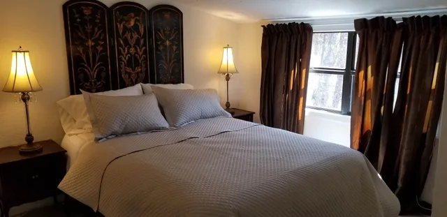 جناح بسرير كوين، Lily Creek Lodge 4/8