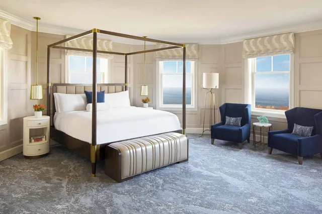 جناح سيغنتشر بسرير كينج بإطلالة على البحر بغرفة نوم واحدة، The Ritz Carlton Half Moon Bay 6/10