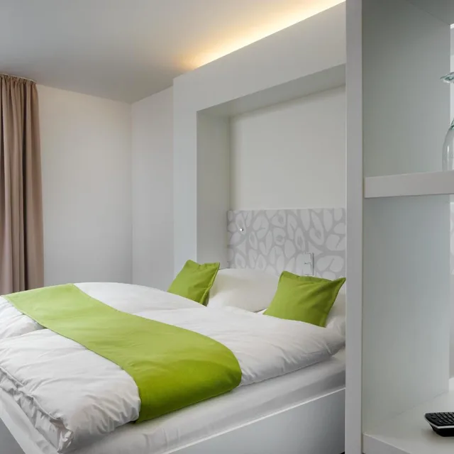غرفة عائلية بسرير كينج، MARA Hotel 1/9