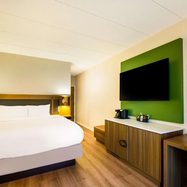 غرفة بسرير كينج مع أريكة، Sonesta Select Philadelphia Airport 4/9