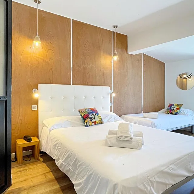غرفة ثلاثية، Le Florian Hotel 2/10