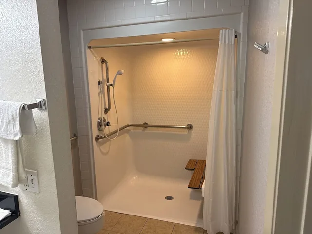2 Full Beds Smoking، Studio6 Grand Prairie, TX 3/3