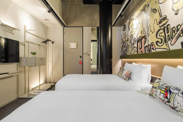Standard, Twin Beds, No Window، Hua Shan Din By Cosmos Creation 1/5