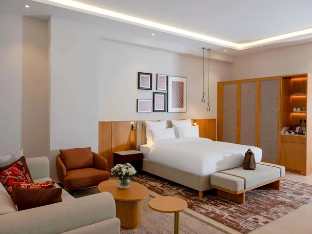 جناح ديلوكس بسرير كينج مع أريكة، فندق ميركيور خميس مشيط(Mercure Hotel Khamis Mushayt) 3/6