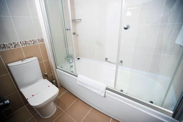 غرفة قياسية بحوض استحمام، Orucoglu Thermal Resort 3/3
