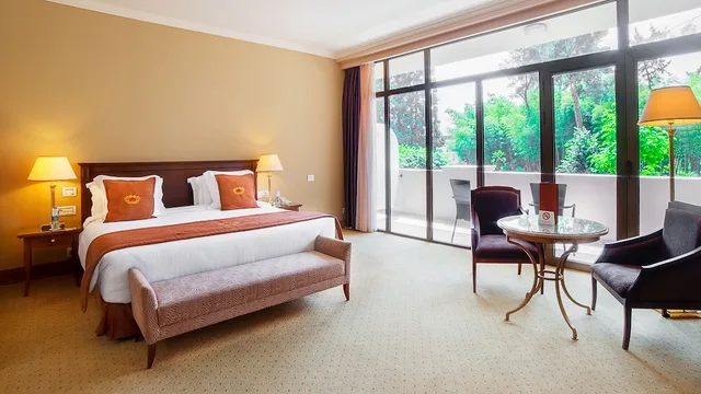 غرفة ديلوكس بسرير كينج بإطلالة على الحديقة، Georgia Palace Hotel & Spa Kobuleti Batumi 2/3