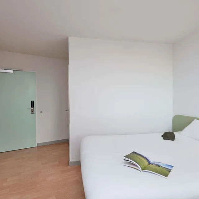 غرفة بسرير كينج لذوي الإعاقة، Ibis Budget Bern Expo 1/3
