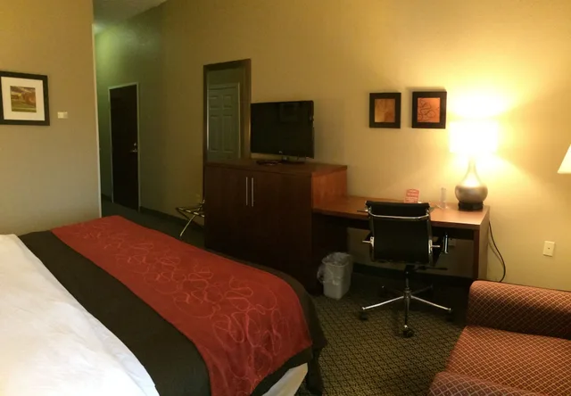 جناح بسرير كينج مع أريكة، Comfort Inn & Suites Christiansburg I-81 7/10