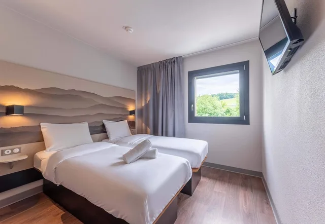غرفة بسريرين منفصلين، B&B HOTEL Aix-les-Bains 1/7