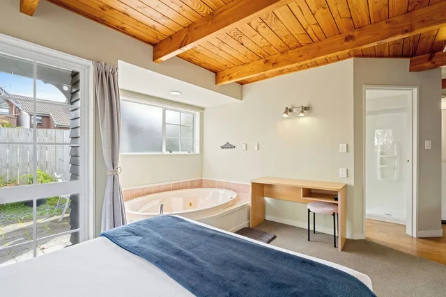 Lake, End, Apartment, Queen Bed, Adult Only، Cottage Mews Motel 7/10