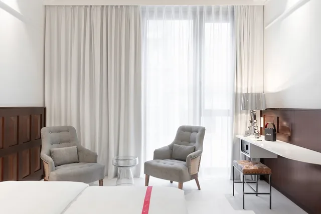 Ruby Lilou Hotel Marseille by IHG، Marseille 03 24/42
