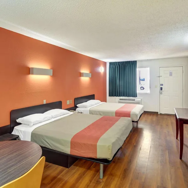 2 Queen Beds - Mobil Access Tub Nsmk Micfridg، Motel6 Lindale, TX 3/9