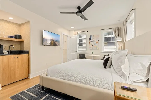 غرفة بريميير بسرير كينج، Surrey Beach House 4/9