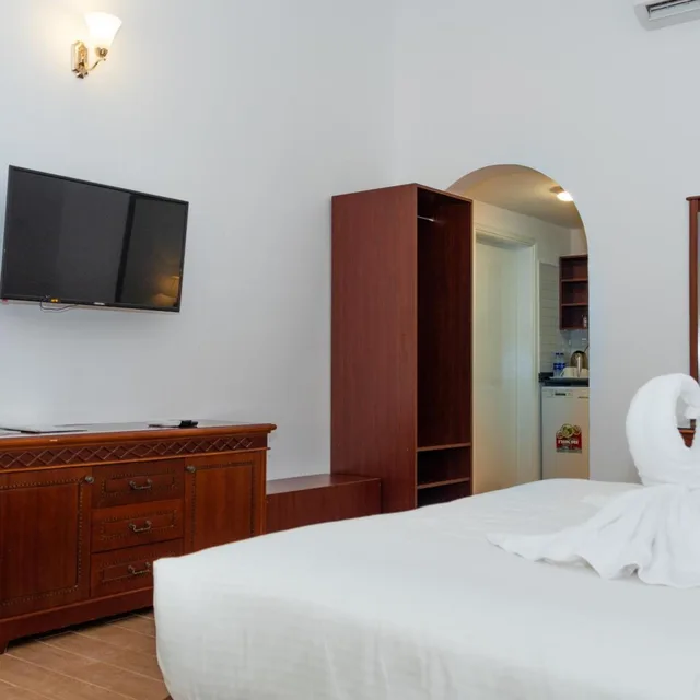 غرفة بسرير مزدوج بإطلالة على المسبح، Fujairah Hotel and Resort 3/4