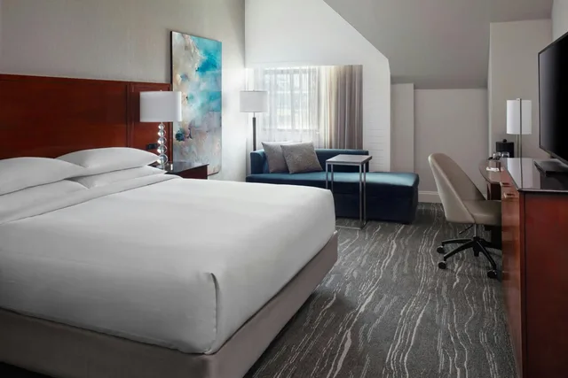 جناح بسرير كينج بغرفة نوم واحدة مع أريكة، Halifax Marriott Harbourfront Hotel 2/4