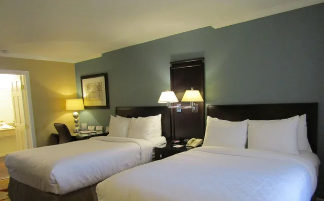 غرفة رباعية بسريرين كوين لذوي الإعاقة، Clarion Inn Near China Lake Naval Station 2/2