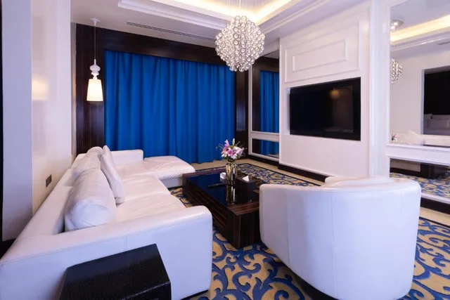 جناح ملكي بجاكوزي، Nordic Palace and Spa 2/2