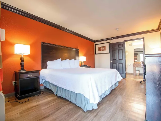 غرفة بسريرين مزدوجين، Days Inn by Wyndham Oklahoma City/Moore 2/10