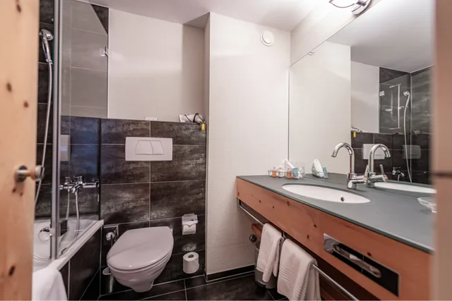 Lodge Room، Hotel Adula 6/7