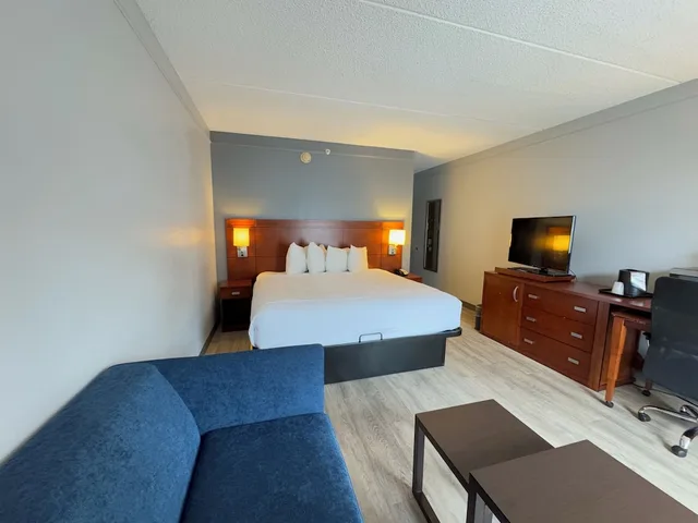 غرفة بسرير كينج لذوي الإعاقة، Super 8 by Wyndham Dallas Love Field Airport 3/10