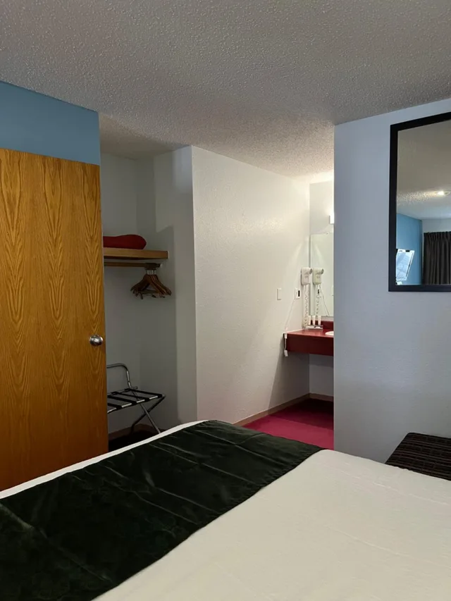 جناح ديلوكس بسرير كوين، Pictured Rocks Inn & Suites 5/8