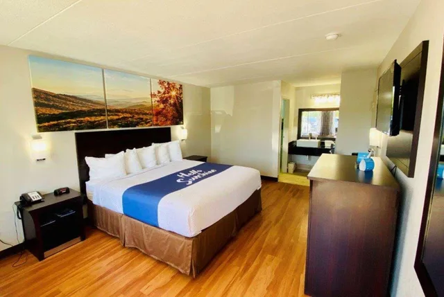 غرفة بسرير كينج للمدخنين، Days Inn by Wyndham Maysville Kentucky 1/1