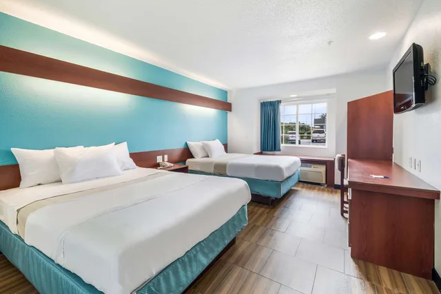 Room, 2 Queen Beds, Golden Isles Inn & Suites Brunswick South 5/7