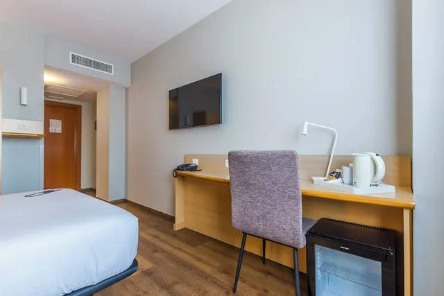 غرفة بسرير كوين، Travelodge Madrid Alcala De Henares 6/9