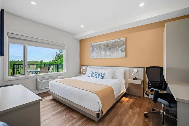 لوفت بسرير كينج وسريرين كوين مع أريكة، Days Inn by Wyndham Riviere-Du-Loup 1/3