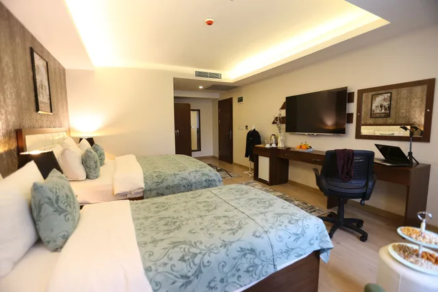 غرفة ثلاثية بسرير مزدوج وسرير فردي، Cebeci Grand Hotel 2/5