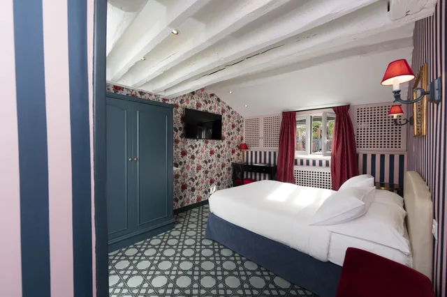 غرفة قياسية بسرير مزدوج بحوض استحمام، Hotel Saint Germain 2/10