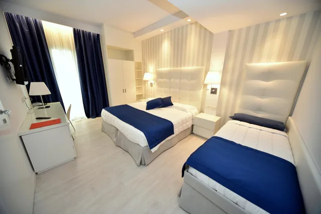 غرفة قياسية ثلاثية، Hotel Fedora 1/6