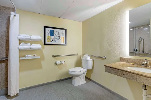 غرفة قياسية بسريرين كوين لذوي الإعاقة، Best Western Plus North Shore Hotel 4/7