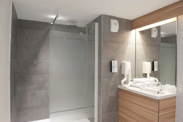 غرفة قياسية بثلاثة أسرّة، CAMPANILE LIMOGES CENTRE - GARE 7/9