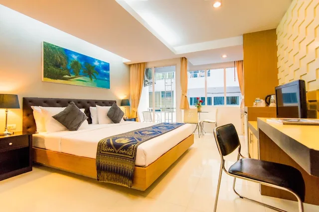 غرفة ديلوكس بسرير كينج بشرفة، Hallo Patong Hotel 1/8