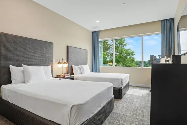 غرفة ديلوكس بسريرين كوين، Hotel Troy, Trademark Collection by Wyndham 1/5