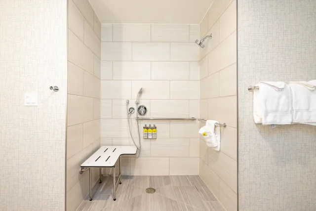 غرفة بسرير كينج لذوي الإعاقة، HOLIDAY INN EXPRESS AND SUITES SAN JOSE SILICON VALLEY 4/7