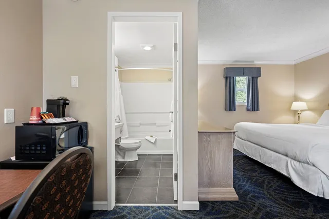 جناح ديلوكس بسرير كينج، Glenwood Inn & Suites 4/4