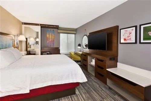 غرفة قياسية بسرير كينج، Hampton Inn Traverse City 1/1