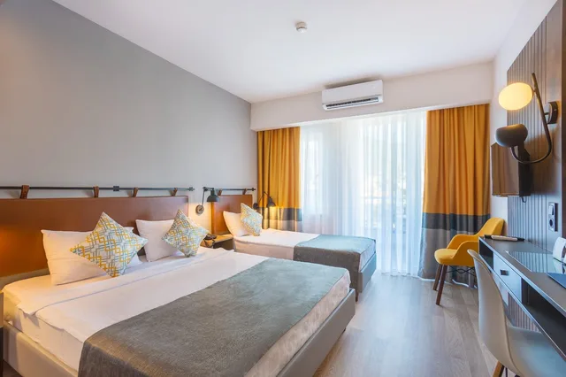 غرفة قياسية ثلاثية، Ramira Joy Hotel 1/1