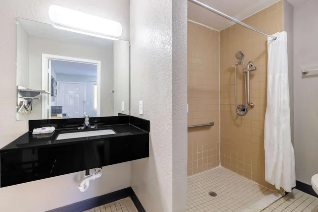 Room, 2 Double Beds, Motel6 Elizabethtown, KY 5/5