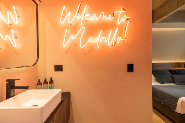 غرفة بحوض استحمام، Hashtag 98 Hotel 1/1