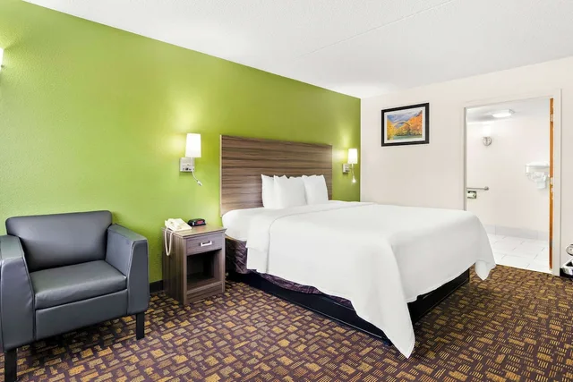 غرفة بسرير كينج لذوي الإعاقة، Quality Inn Salem I 81 2/4