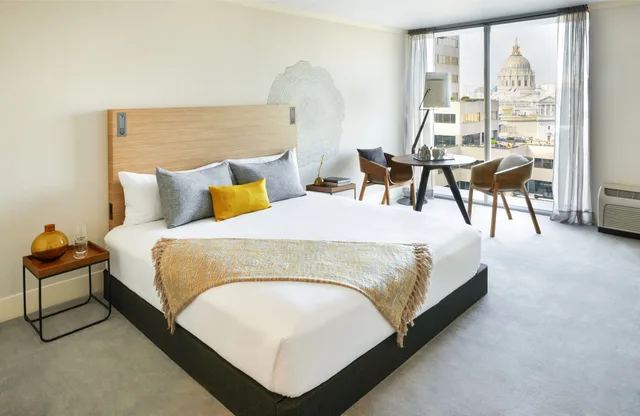 غرفة تنفيذية بسرير كينج في طابق مرتفع، BEI San Francisco Trademark Collection by Wyndham 1/3