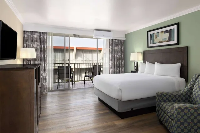 غرفة قياسية بسرير كوين لذوي الإعاقة، Travelodge By Wyndham Monterey Bay 1/5