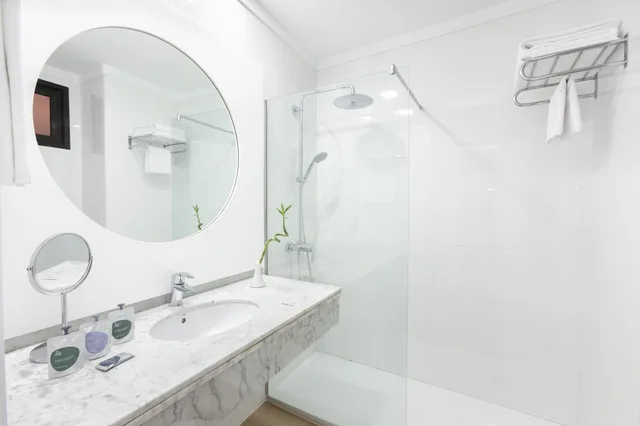 غرفة بشرفة مفردة بسرير فردي، MUR Hotel Neptuno 3/4