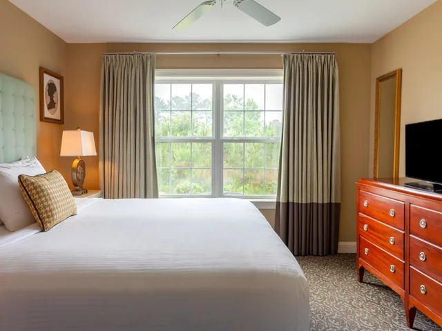 جناح ديلوكس بسرير كينج وسرير كوين بغرفتي نوم مع أريكة، Bluegreen Vacations Parkside Williamsburg, an Ascend Collection Resort 4/10