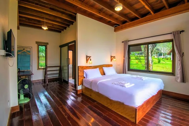 Garden, King Bed, with Fan، Phayamas Private Beach Resort 3/5