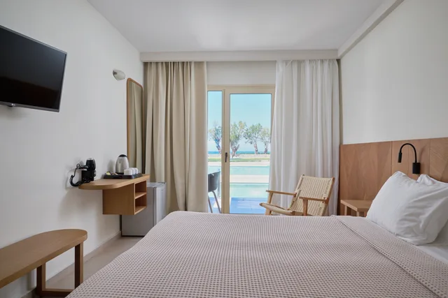 Swim Up, Superior, Double Bed, Sea View، Malia Bay Beach Hotel And Bungalows 1/1