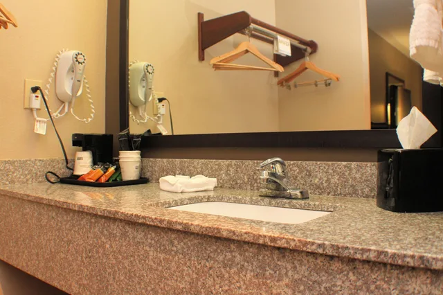 Standard, 2 Queen Beds, Smoking, Best Western Inn & Suites New Braunfels 7/7
